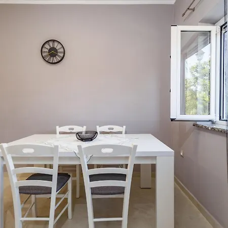 2 Bedroom In Daire Viskovo
