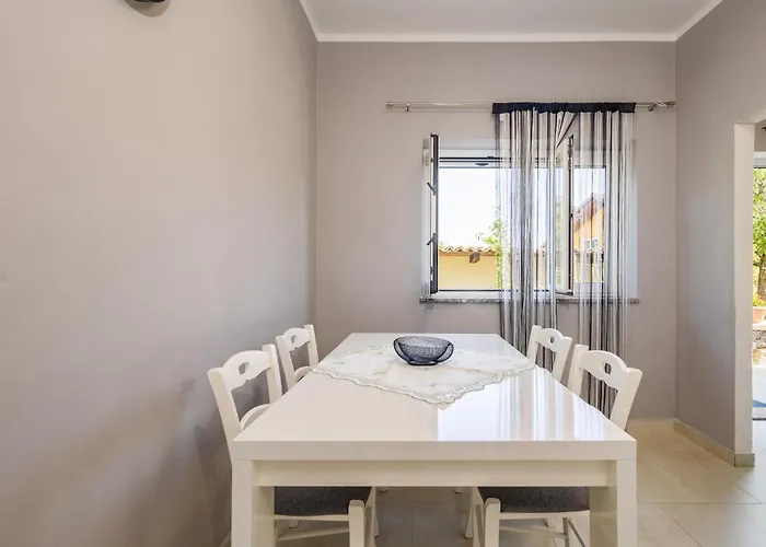 2 Bedroom In Διαμέρισμα Viskovo