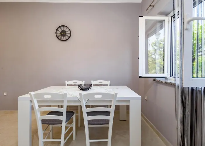2 Bedroom In アパート Viskovo